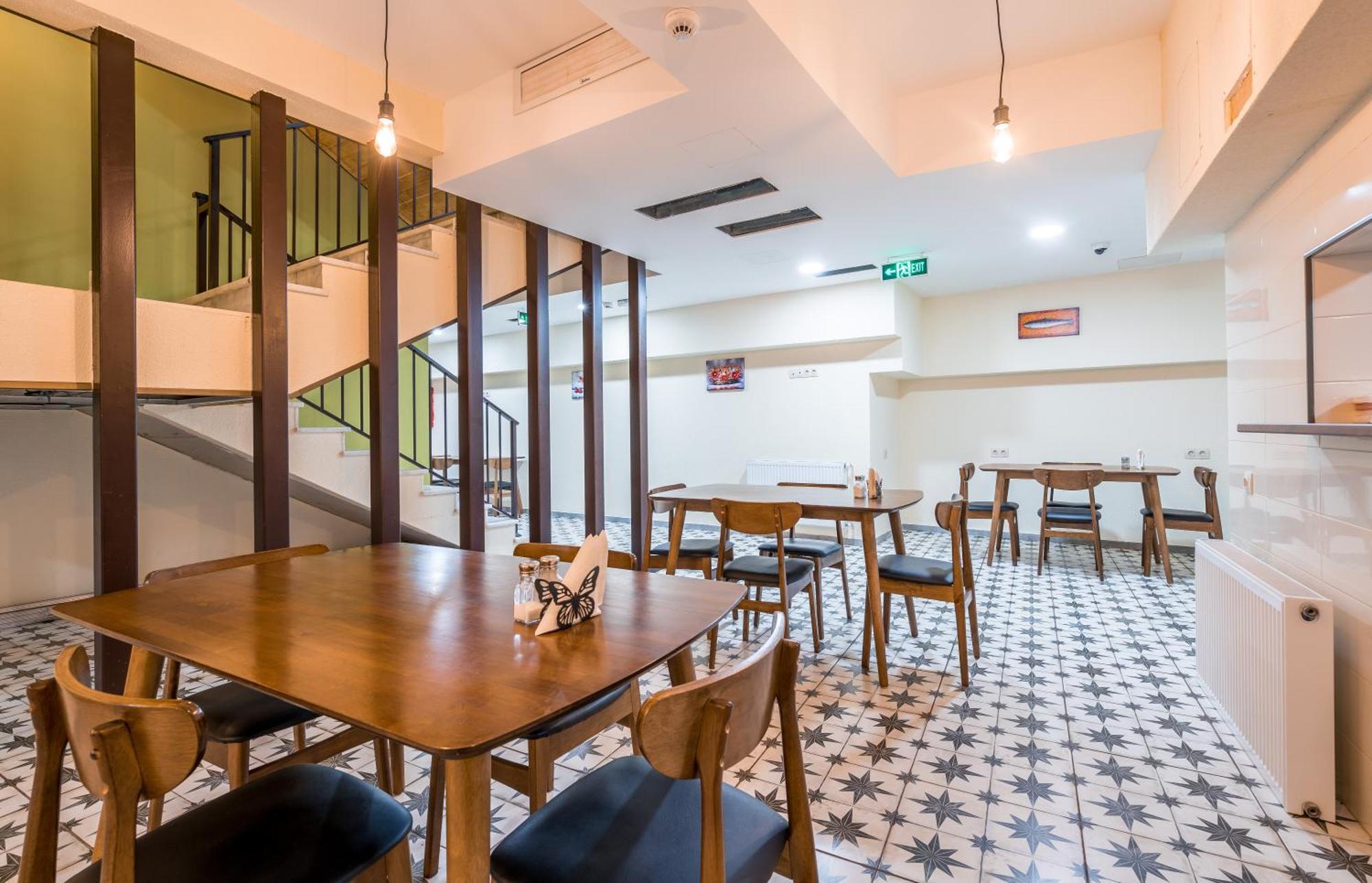 Green Inn Hotel Тбилиси Екстериор снимка