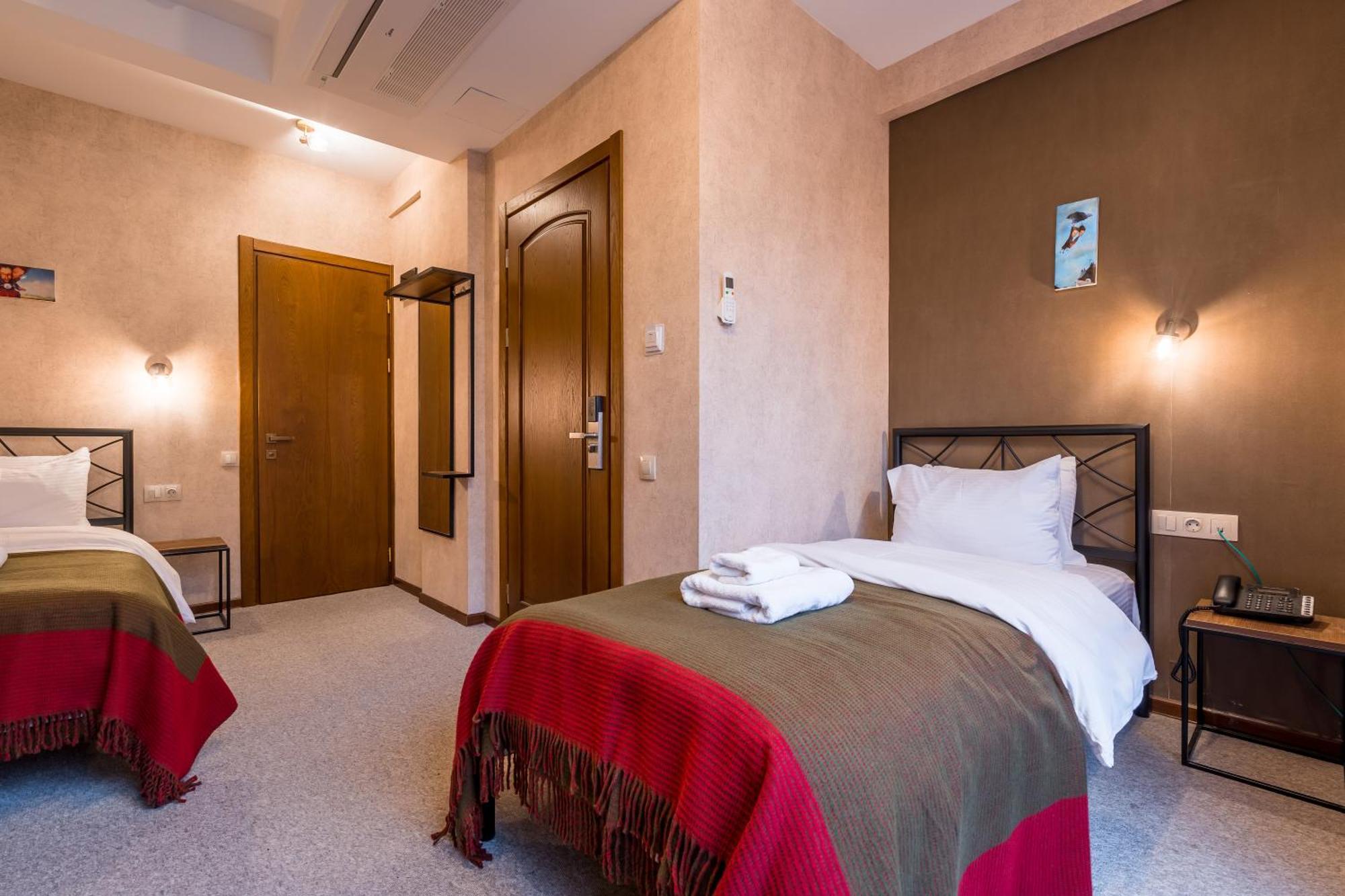 Green Inn Hotel Тбилиси Екстериор снимка
