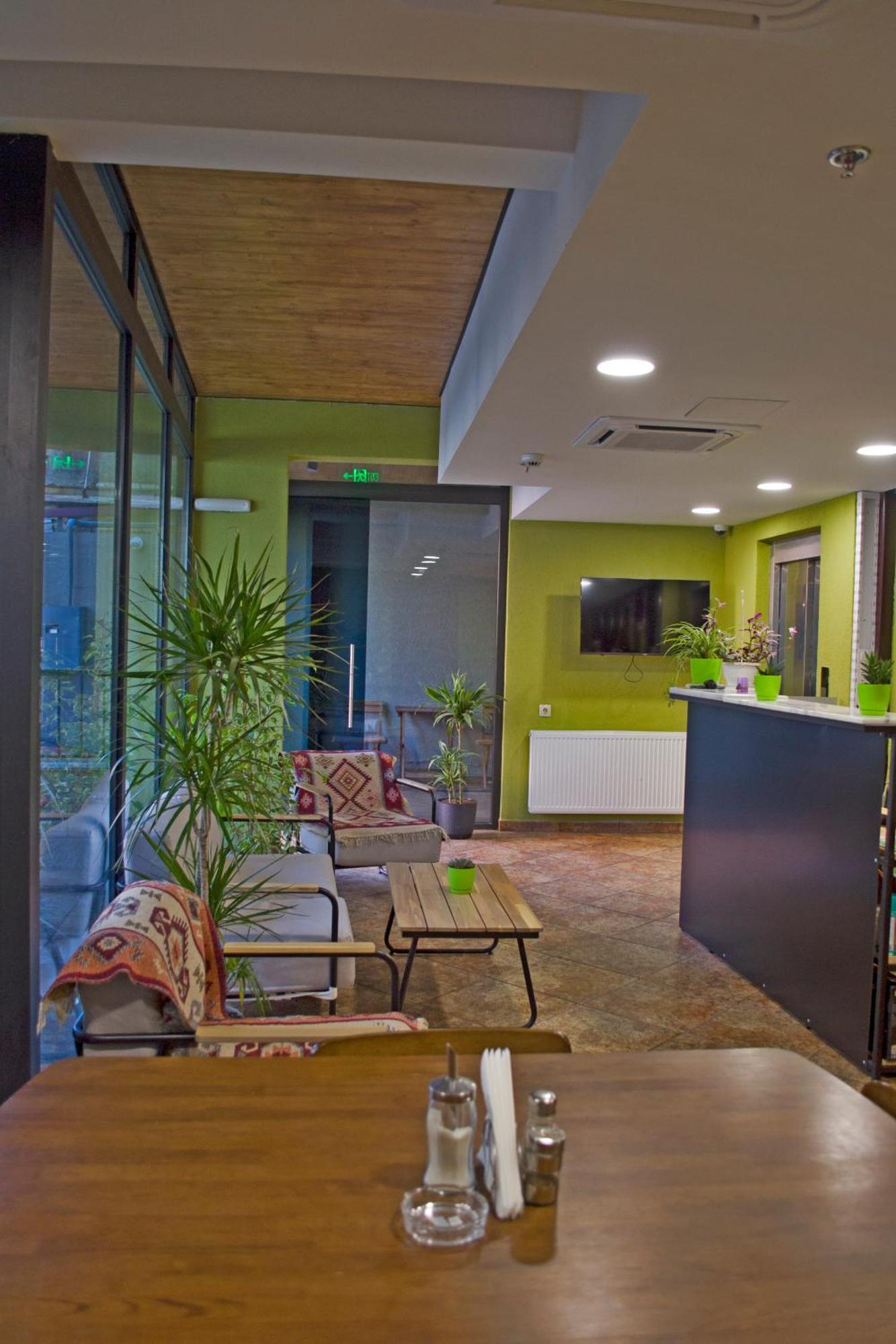 Green Inn Hotel Тбилиси Екстериор снимка