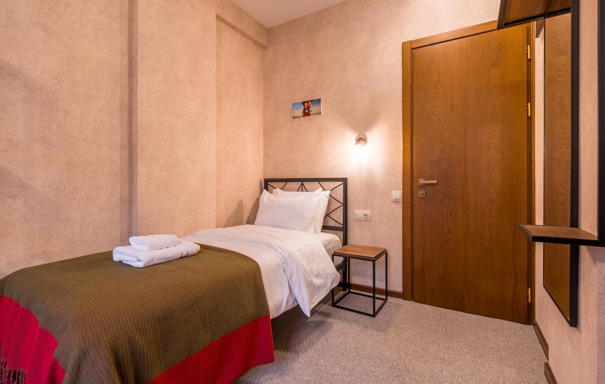 Green Inn Hotel Тбилиси Екстериор снимка