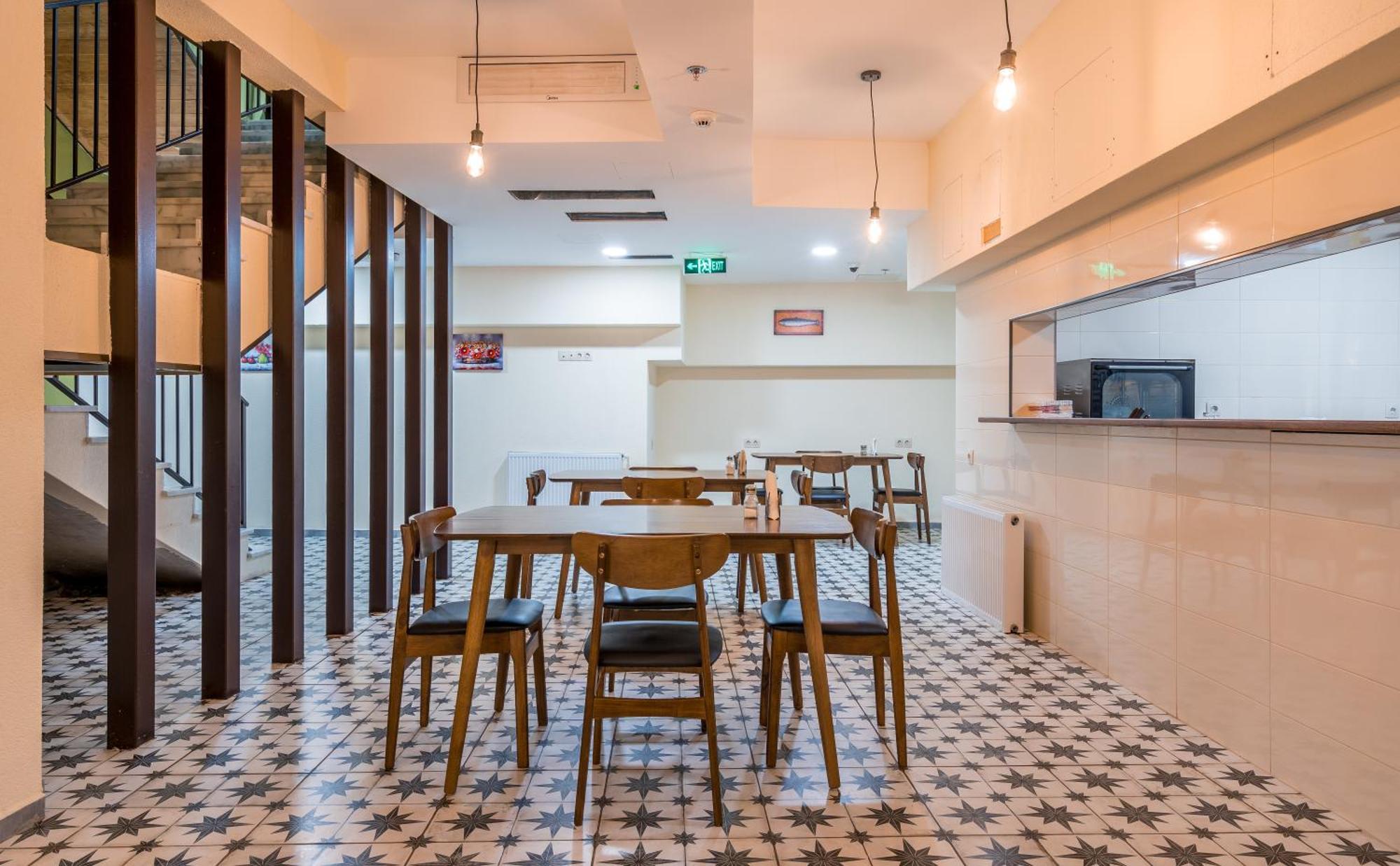 Green Inn Hotel Тбилиси Екстериор снимка