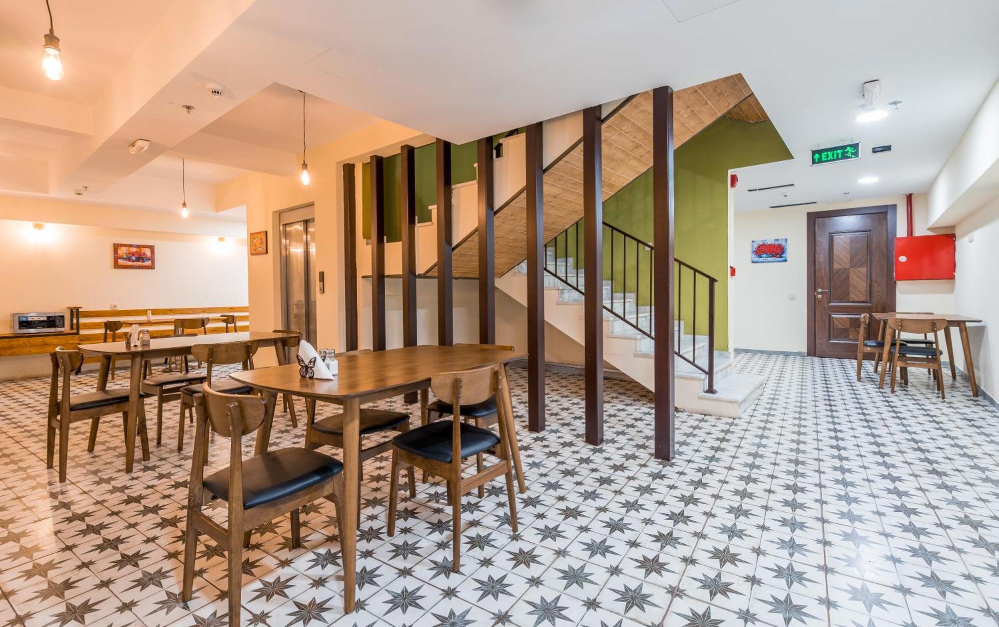 Green Inn Hotel Тбилиси Екстериор снимка