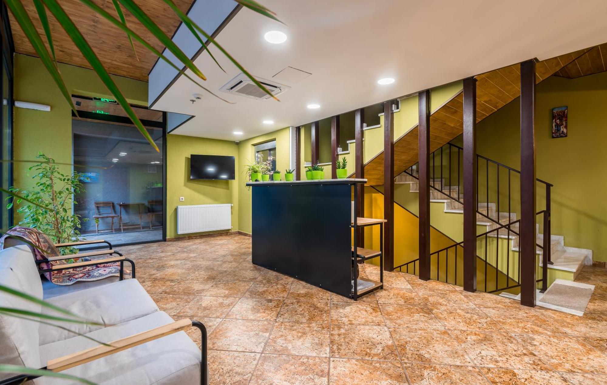 Green Inn Hotel Тбилиси Екстериор снимка