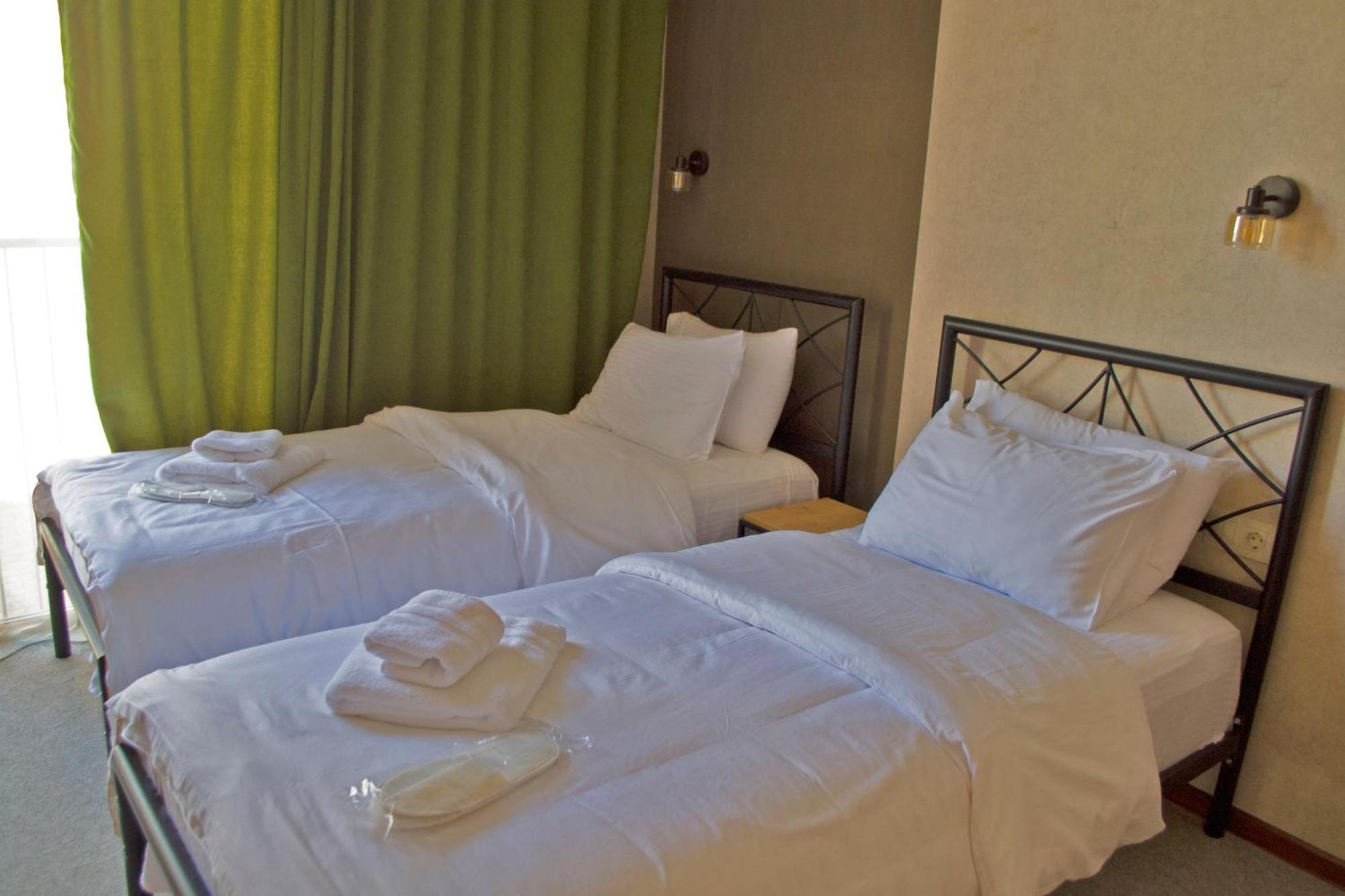 Green Inn Hotel Тбилиси Екстериор снимка