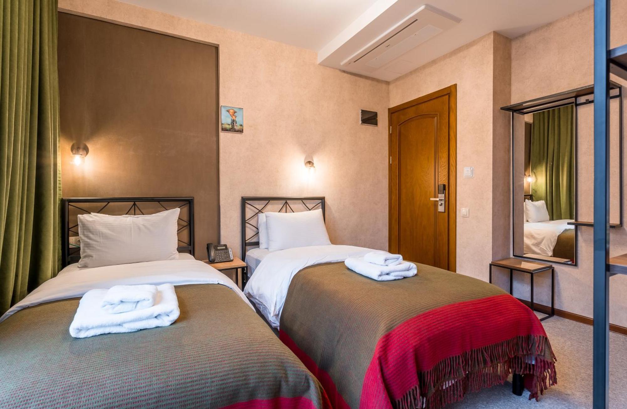Green Inn Hotel Тбилиси Екстериор снимка
