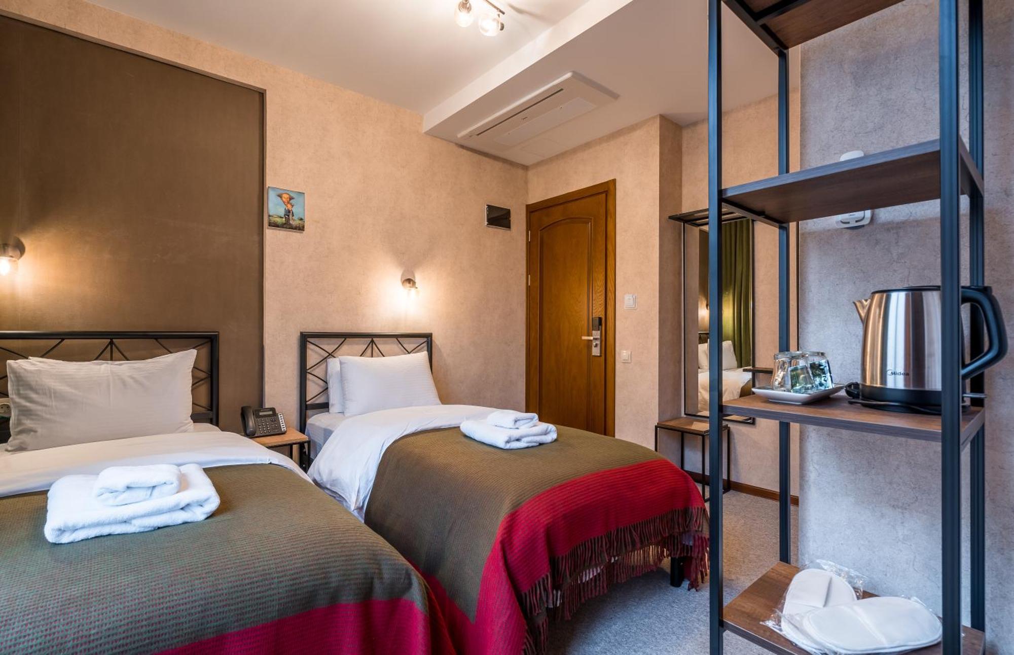 Green Inn Hotel Тбилиси Екстериор снимка