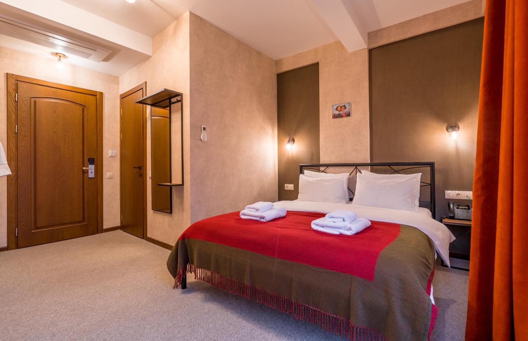 Green Inn Hotel Тбилиси Екстериор снимка