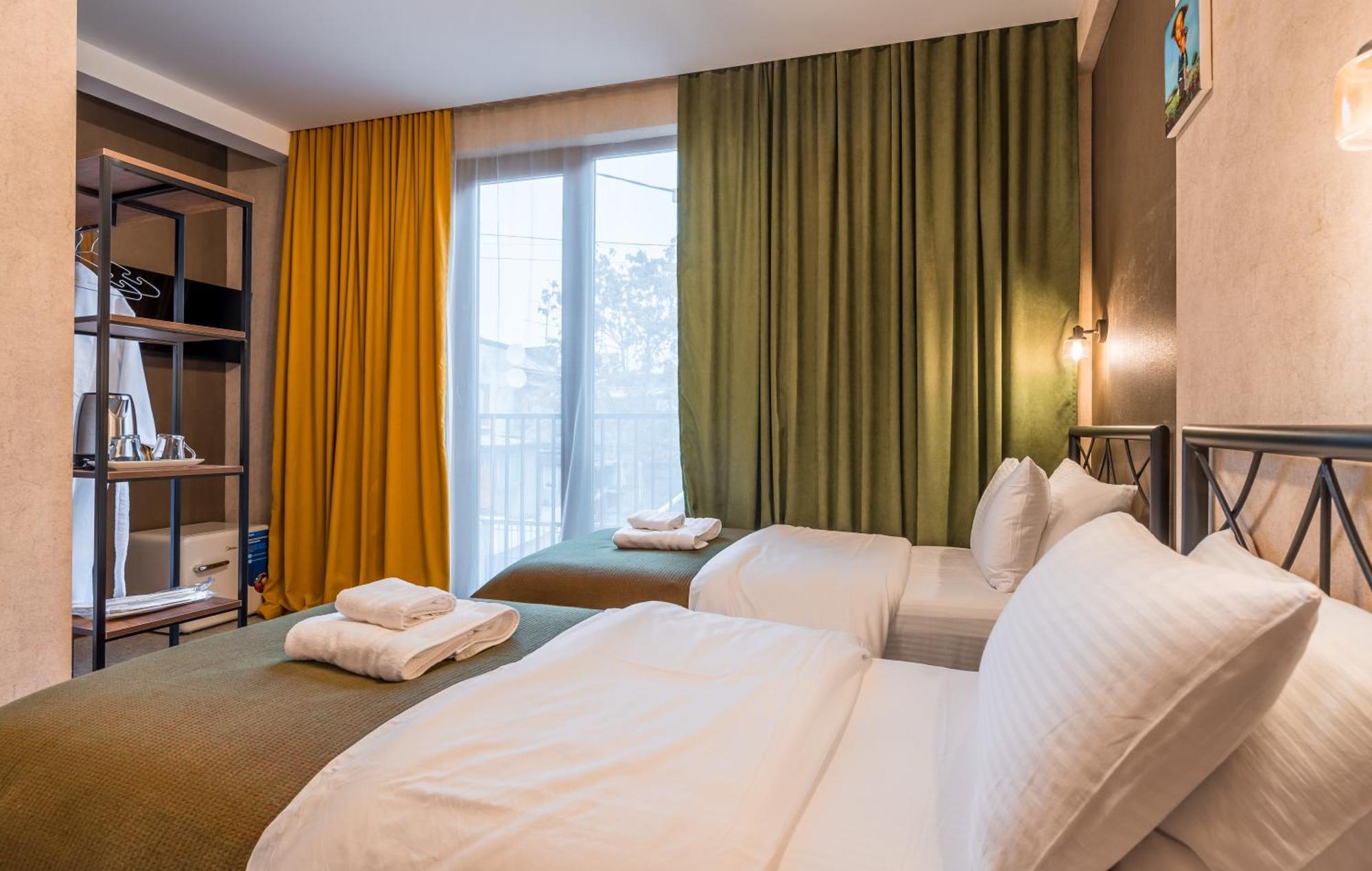 Green Inn Hotel Тбилиси Екстериор снимка
