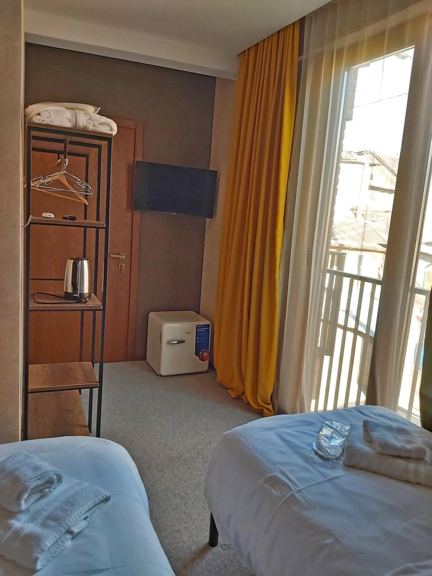 Green Inn Hotel Тбилиси Екстериор снимка