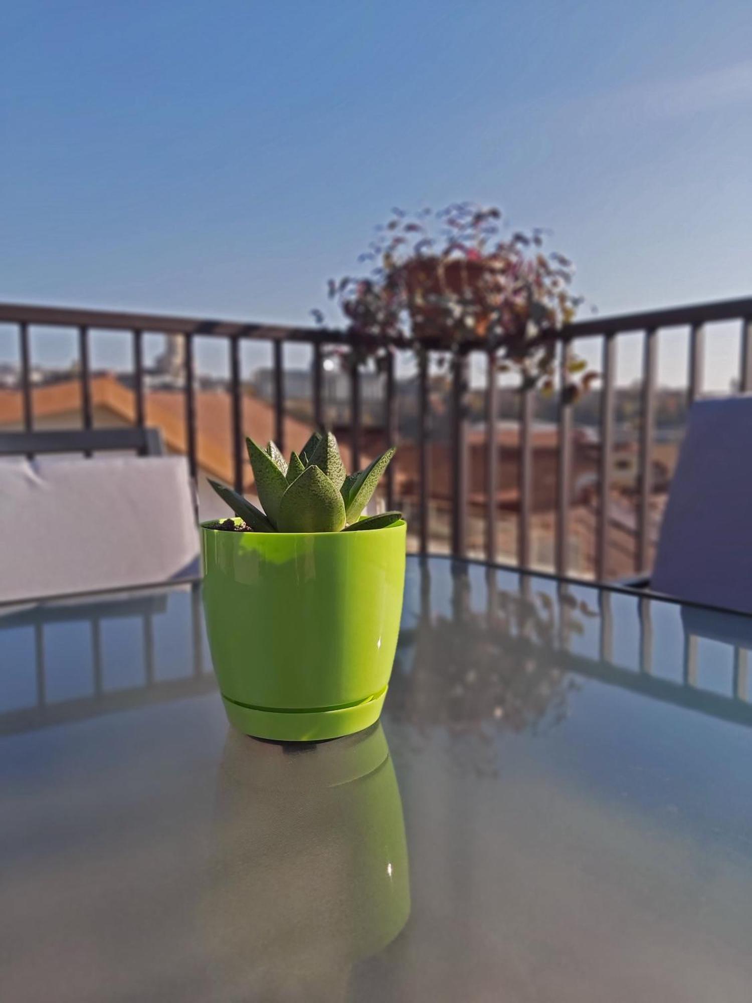 Green Inn Hotel Тбилиси Екстериор снимка